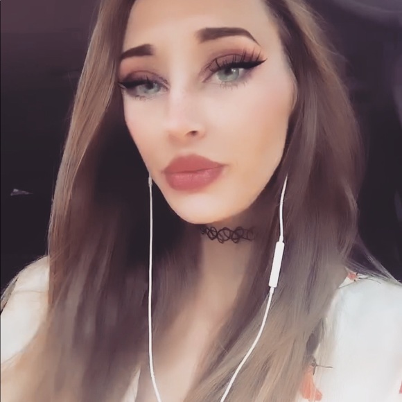 Meet your Posher, Marissa - Picture 1 of 3